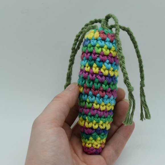 Crochet catnip rainbow carrot cat toy - Picture 3 of 5